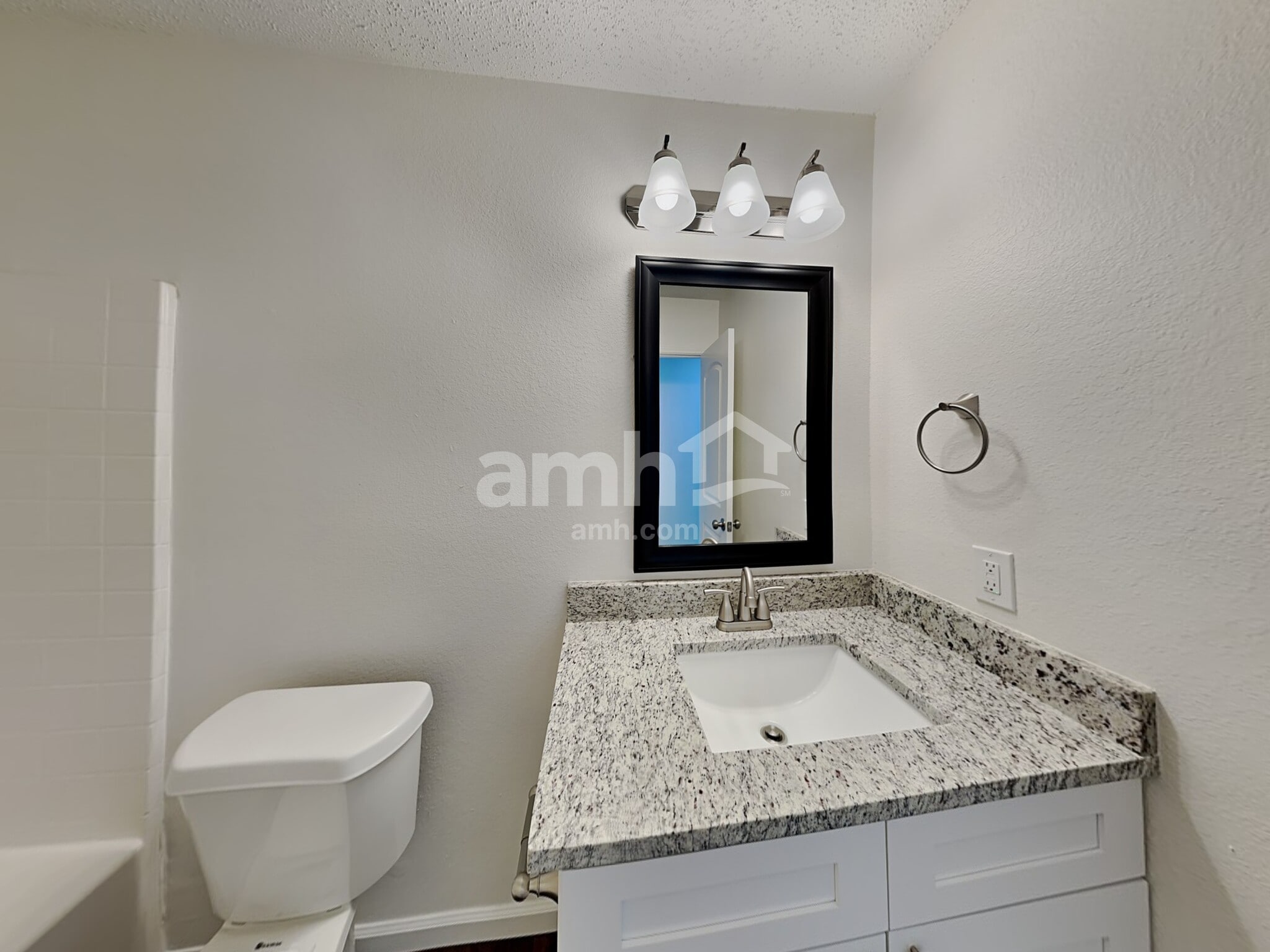 Building Photo - 1475 Stewart Dr