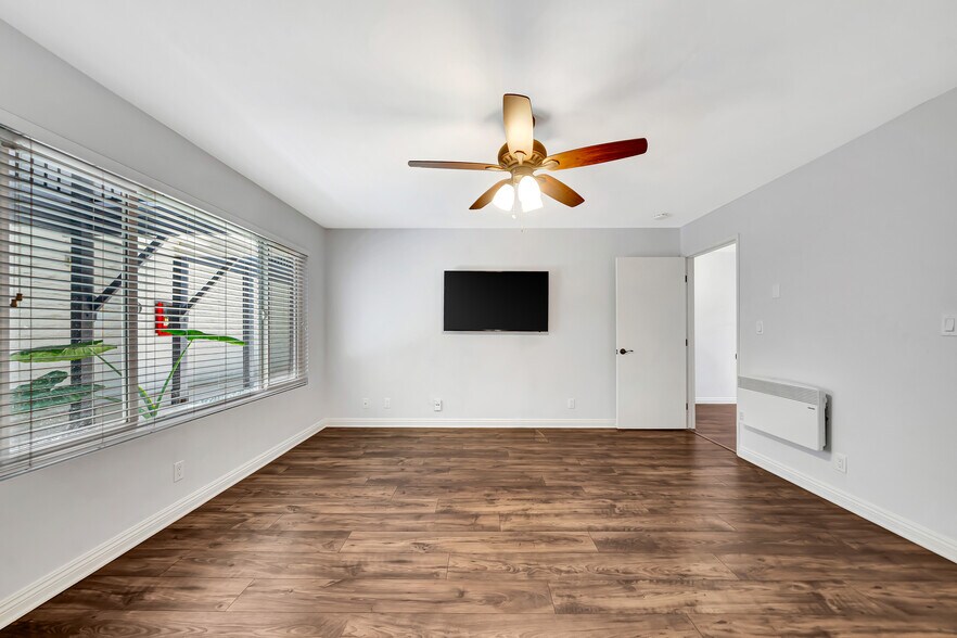 Building Photo - 3606 Vista Rey
