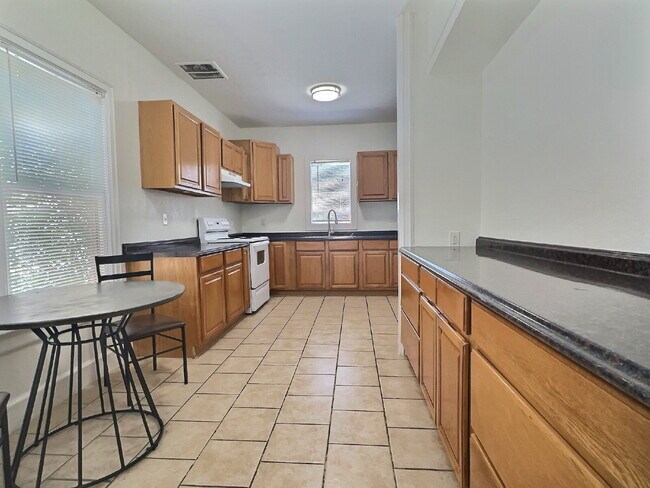 Building Photo - ***Special, Half Off One Months Rent with ...