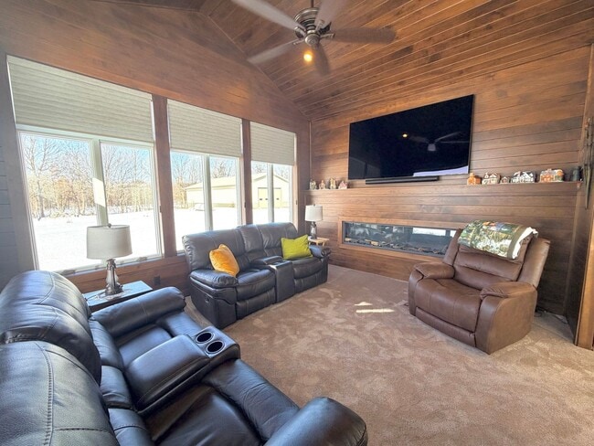 Building Photo - MUST SEE!  Gorgeous - Fully Furnished - New Construction Home in Delano.  No Detail Left To Be De...