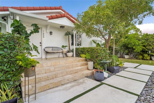 Building Photo - 1450 SW 20th Ave