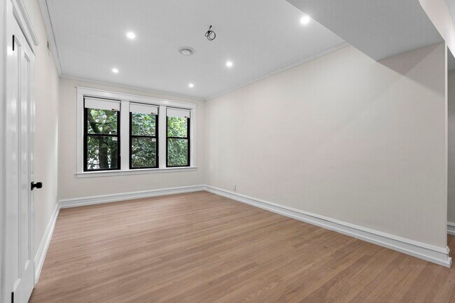 Building Photo - 4636 N Hamilton Ave