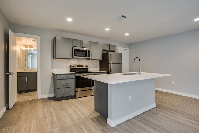 Building Photo - Look and Lease ?Come live with us at Trousdale in Apt 250! Luxury one-bedroom for $1299 (13 lease...