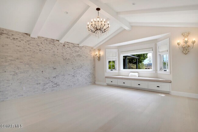 Building Photo - 2076 Hillsbury Rd