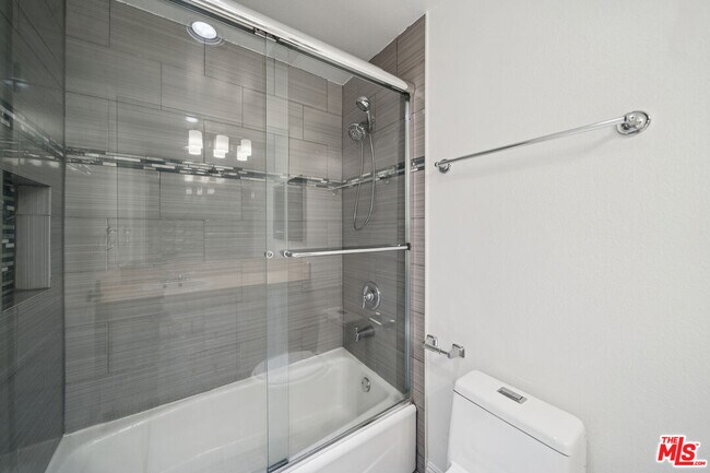 Building Photo - 5751 W Olympic Blvd