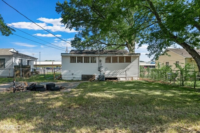 Building Photo - 2617 Waggoner Ave
