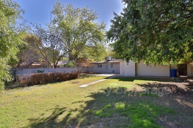 Building Photo - 144 E Vista Del Cerro Dr