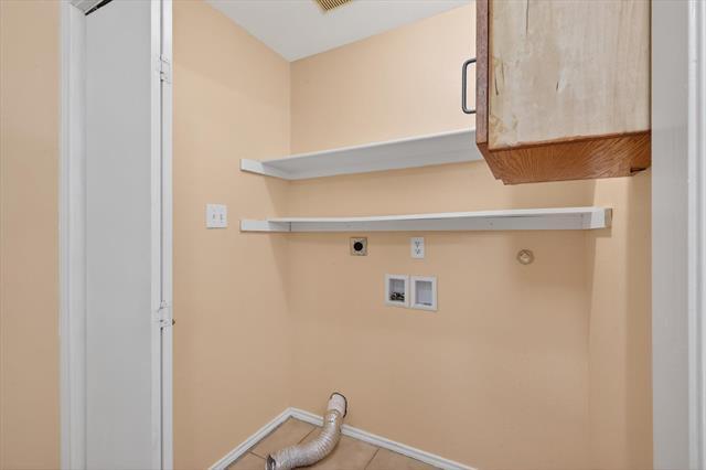 Building Photo - 10320 Carolina Oaks Dr
