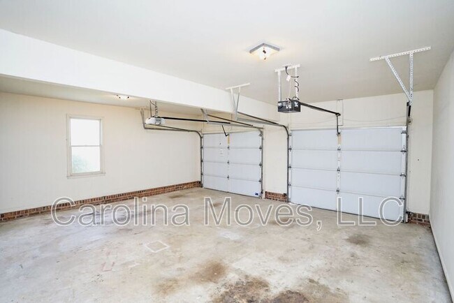 Building Photo - 212 Hardwood Rd