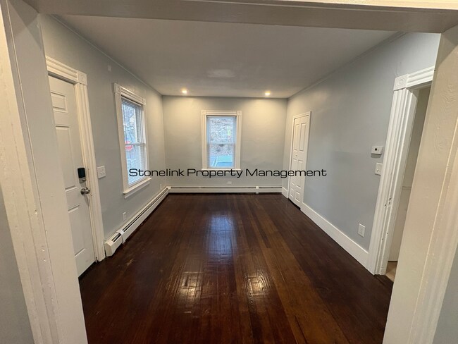 Building Photo - 27 Ferncliff Ave