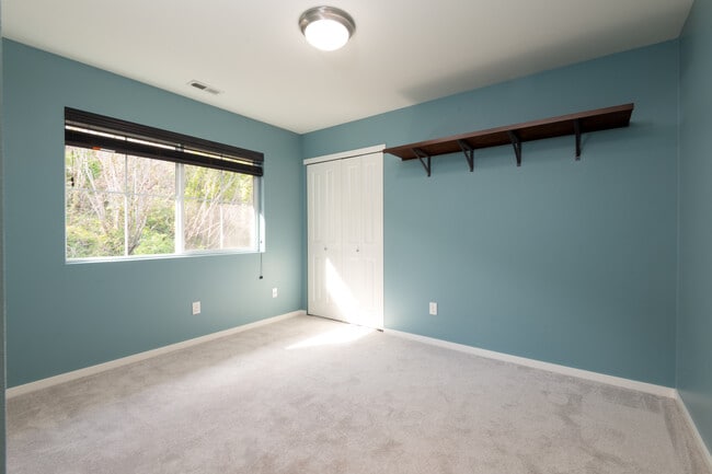 Building Photo - 6733 37th Ave S