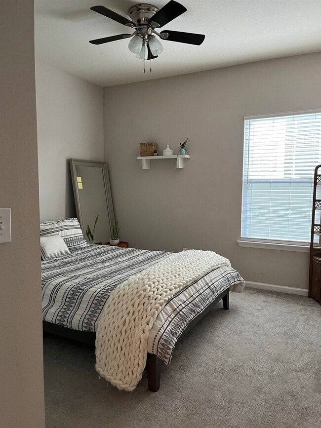 Building Photo - 2476 Lantana Ln