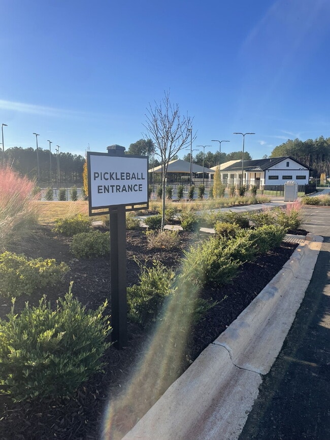 Building Photo - Modern Comfort, Flexible Living, Tailored for You 2 Bedrooms | 2 Bathrooms Edgewater| Lancaster, ...