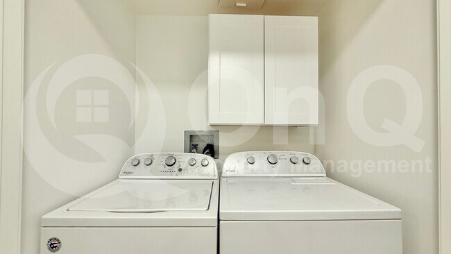 Building Photo - 7157 E Rancho Vista Dr