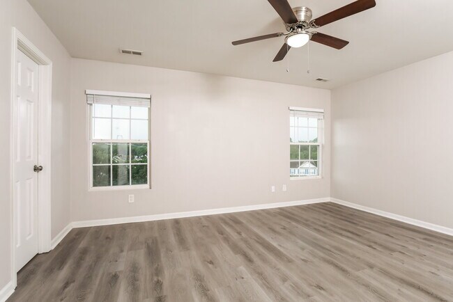Building Photo - 5200 Tant Cir