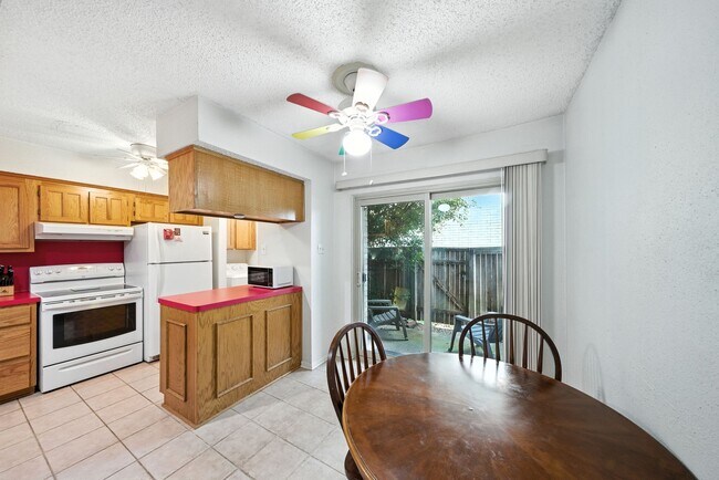 Building Photo - 3919 Fairmont Pkwy