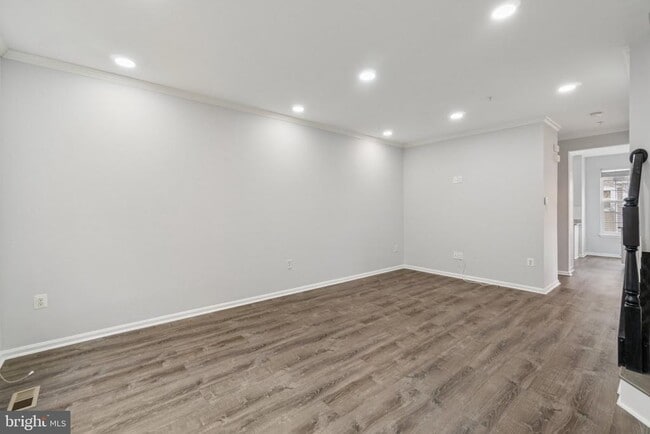 Building Photo - 5611 Hartfield Ave