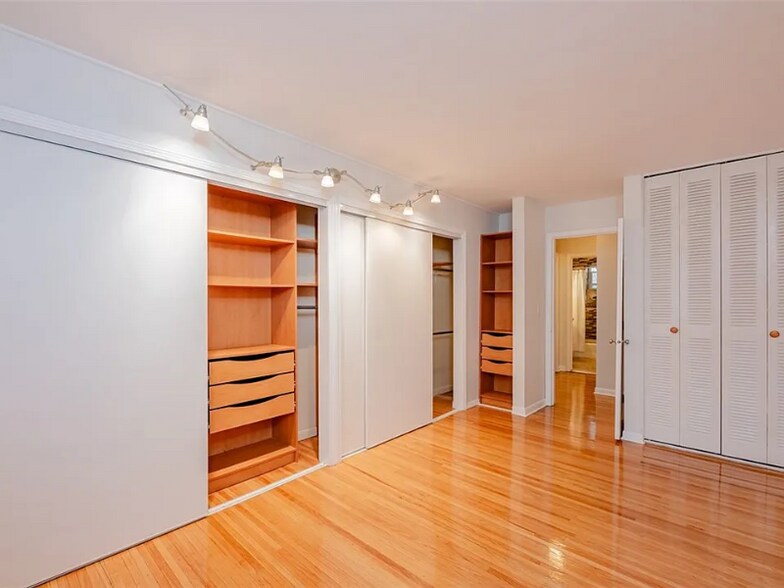 Building Photo - 2456 East Ave