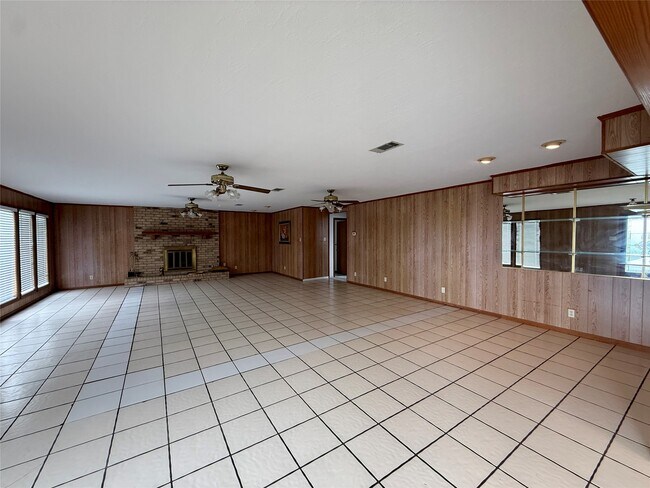 Building Photo - 337 W Cattle Dr