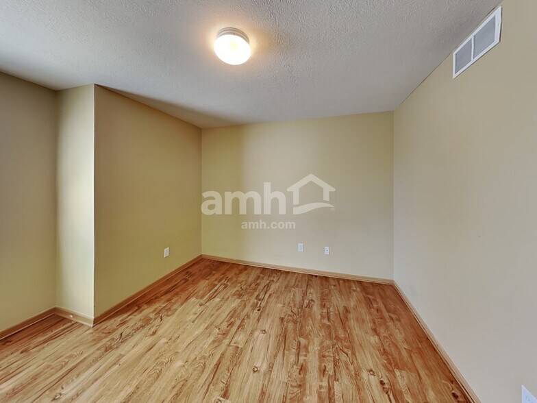 Building Photo - 2395 Featherwood Dr