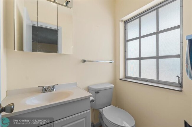 Building Photo - 2180 NE 67th St