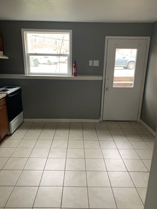 Building Photo - Ground Floor 2 BR