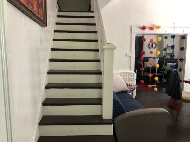 Building Photo - 5 BR / 2 BA House Near Bryan Park - Available August 2026!