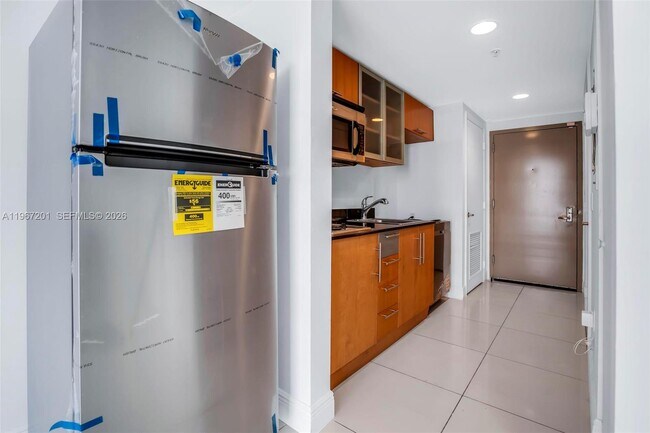 Building Photo - 1750 N Bayshore Dr