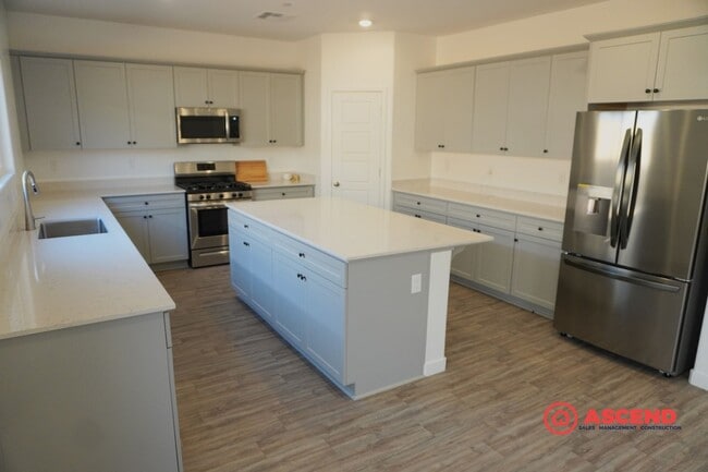 Building Photo - Beautiful 4-Bed Home in Shafter's Gossamer Grove Community – Solar Included!