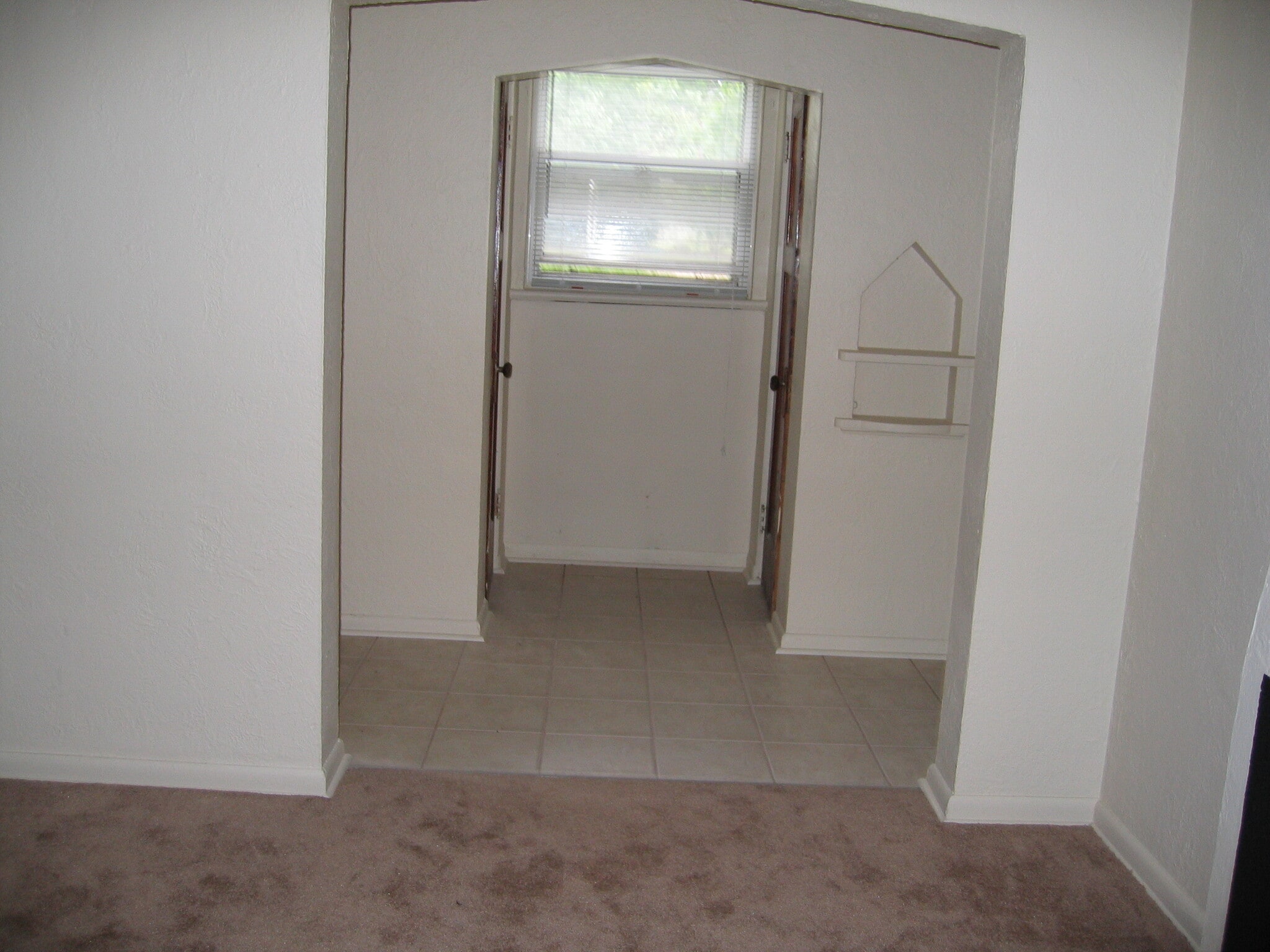 Ceramic Tile Entryway - 865 McClain Rd