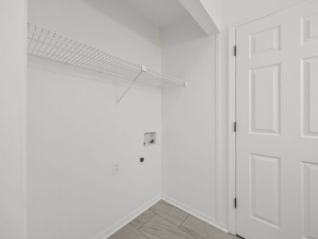 Building Photo - Renovated 2 bed 2 bath- $500 OFF first month rent!!!