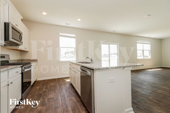 Building Photo - 385 Azore Way