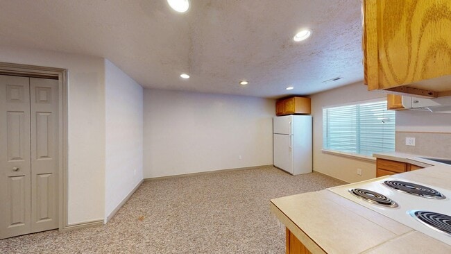 Building Photo - Herriman Rambler with Basement Apartment