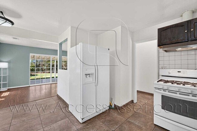 Building Photo - Charming 4 Bedroom Home with Private Yard & Garage Parking