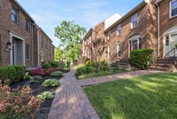 Building Photo - 236 Chippendale Cir