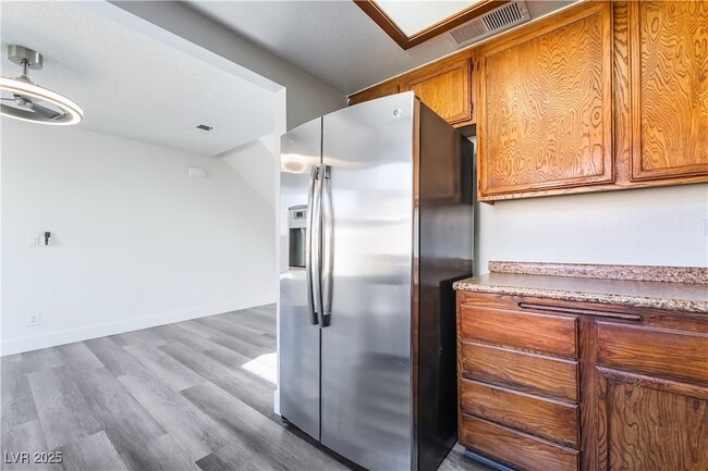 Building Photo - 8644 Trafalgar Dr