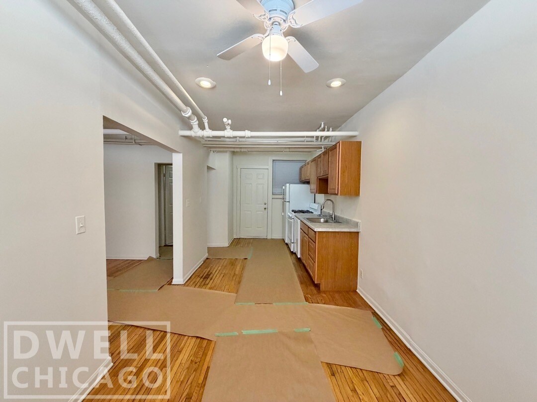 Building Photo - 1326 W Estes Ave