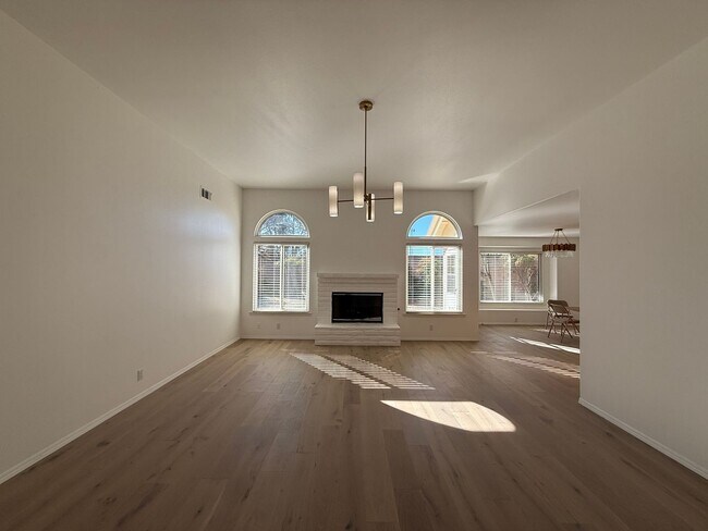 Building Photo - 2441 Iron Ridge Ct