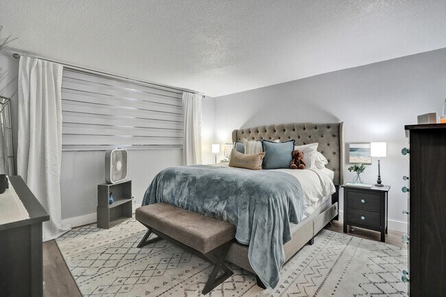 Building Photo - 2400 Deer Creek Country Club Blvd