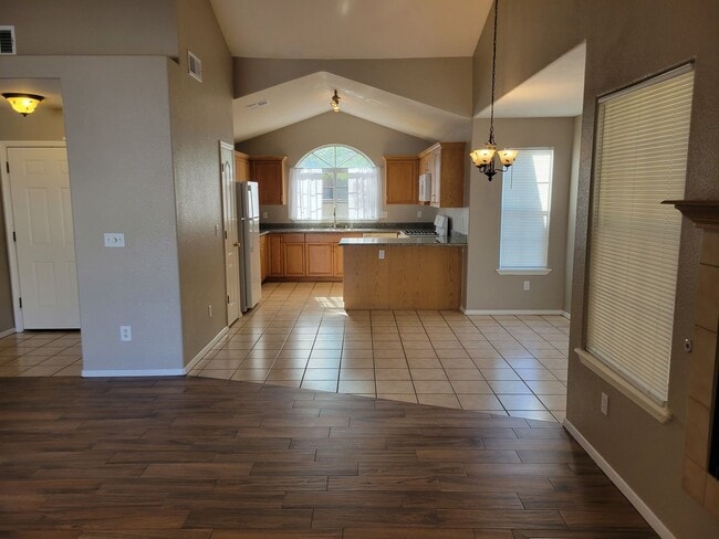 Building Photo - Beautiful 3 bedroom/2 Bath Home!