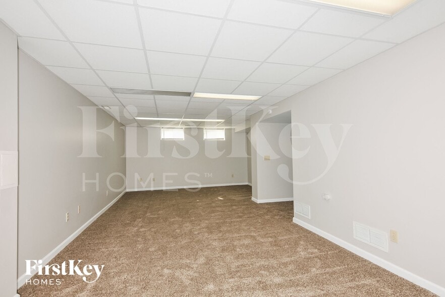Building Photo - 1005 Lancaster Dr