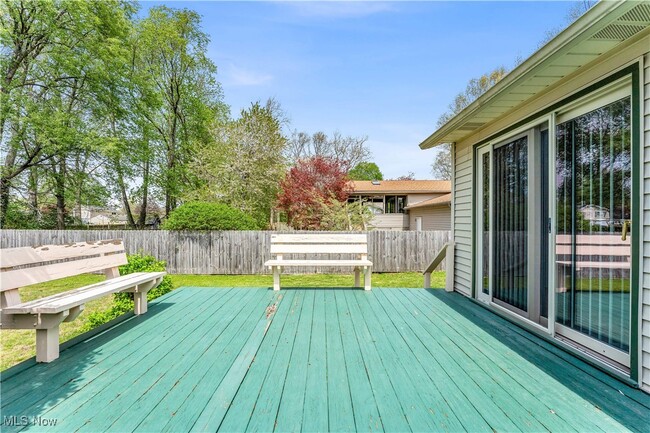 Building Photo - 1021 Larchview Dr