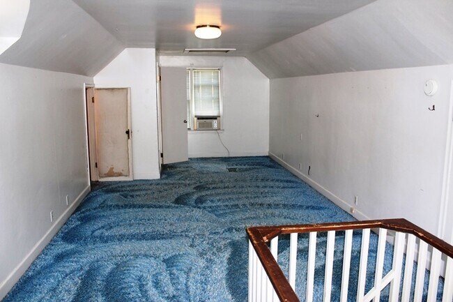 Building Photo - NEXT TO KSU!!!