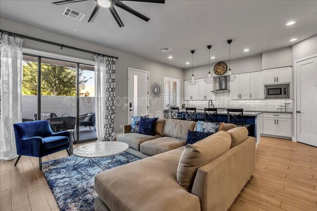 Building Photo - 1111 E Missouri Ave