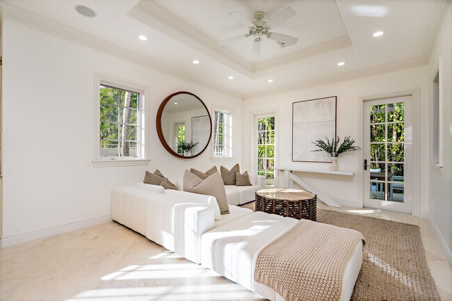 Building Photo - 233 El Pueblo Way