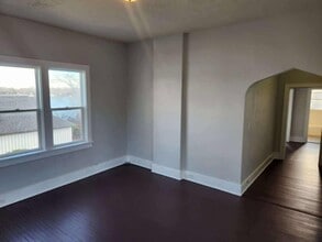 Building Photo - 600 N Lake St