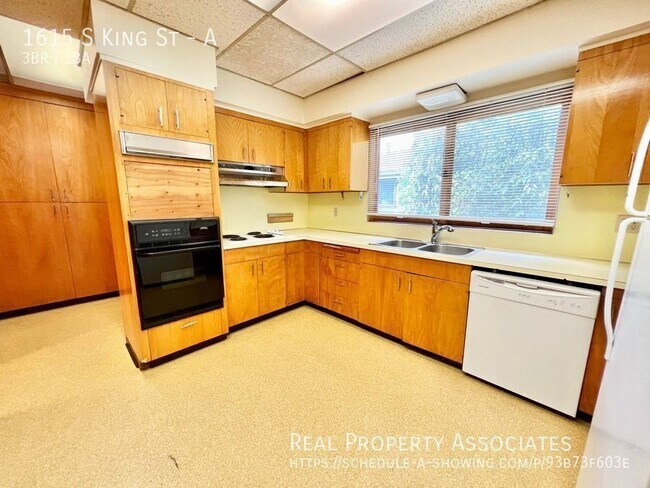 Building Photo - 1615 S King St