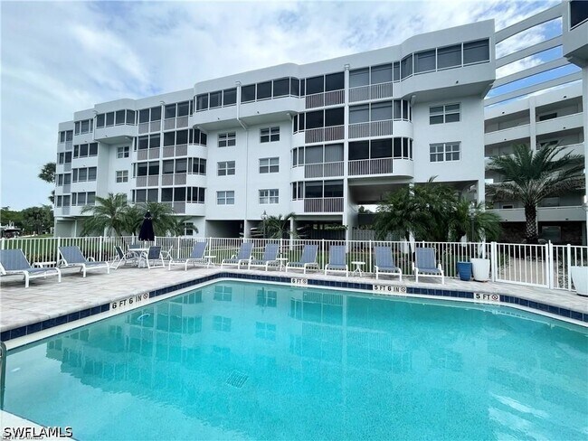 Building Photo - 12945 Vanderbilt Dr