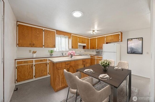 Building Photo - 831 E 56th St