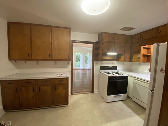 Building Photo - 2022 Woodbine Terrace NE